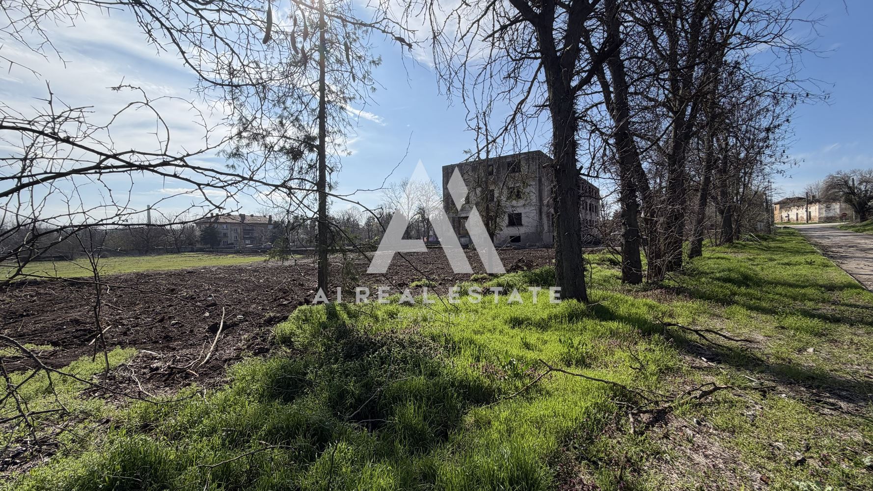 Парцел за жилищно строителство с ПУП и комуникации в гр. Долна Митрополия ! - 0