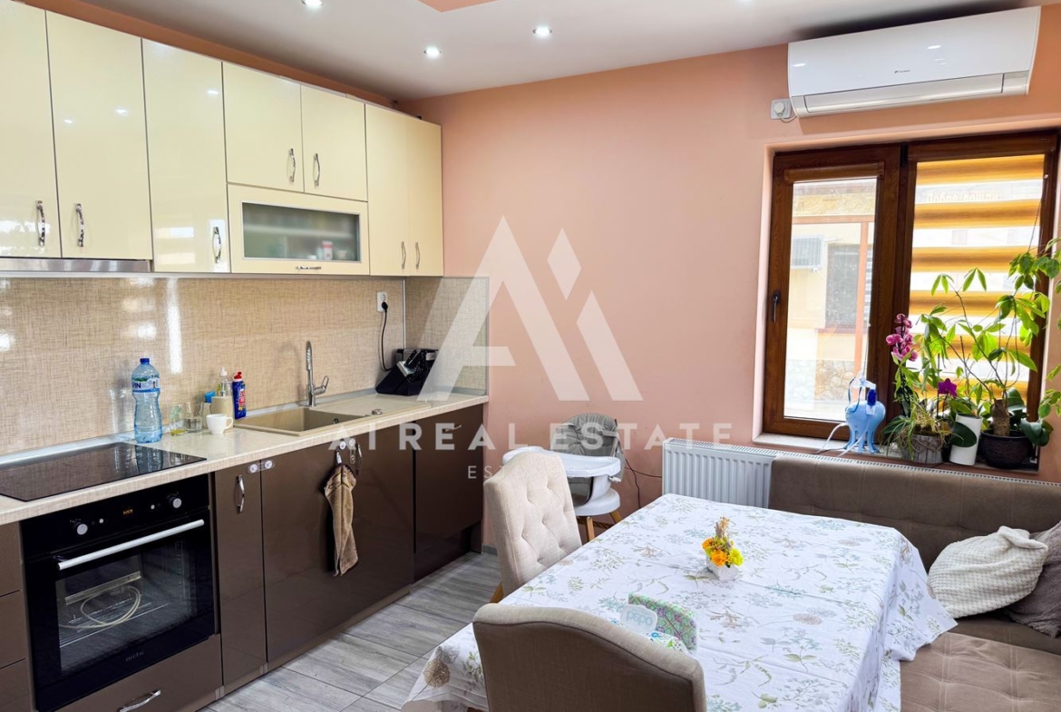 Къща в с.Ясен с хидрофор,канализация и собствено електричество - 0