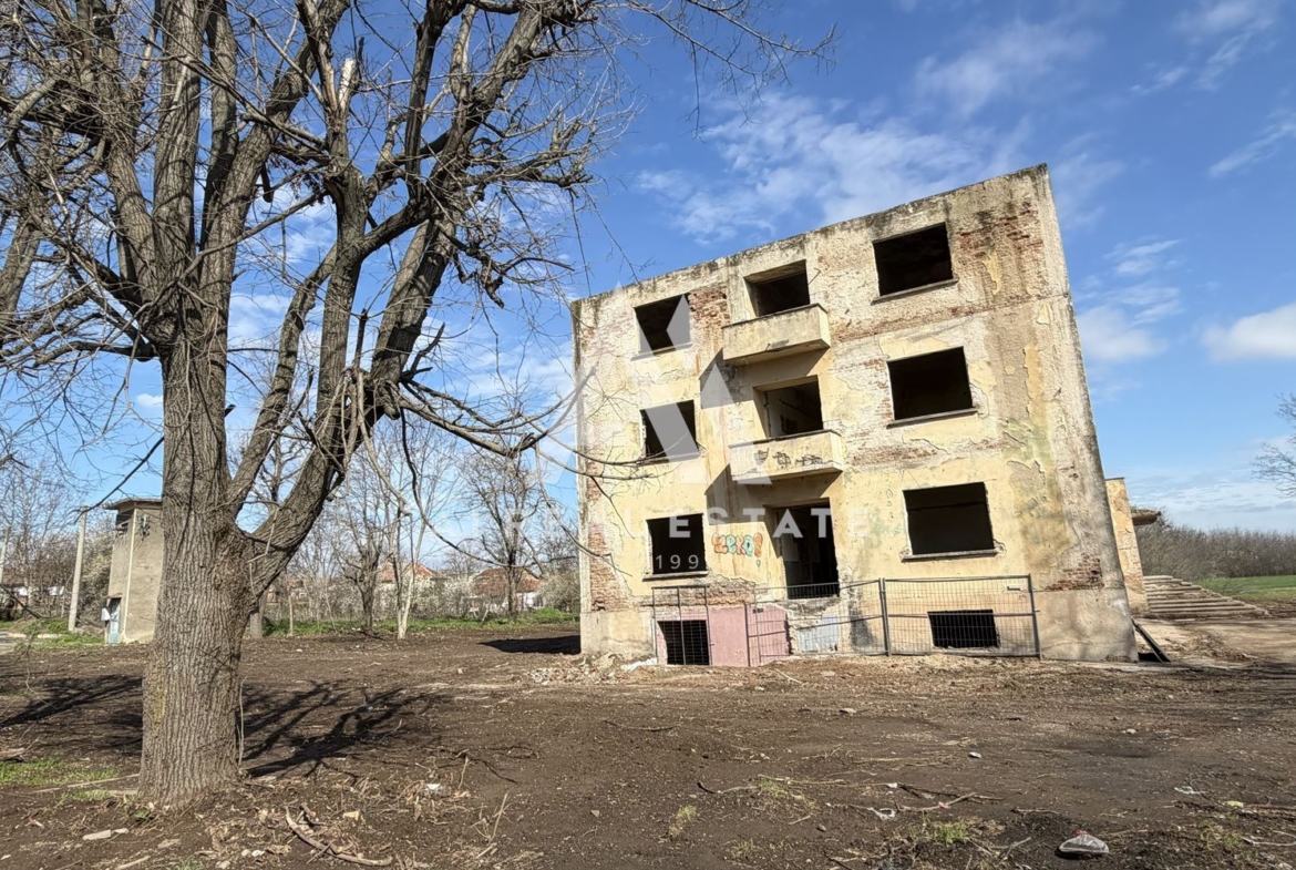 Инвестиционен имот в гр. Долна Митрополия, ул. „Заводска“ ! - 0