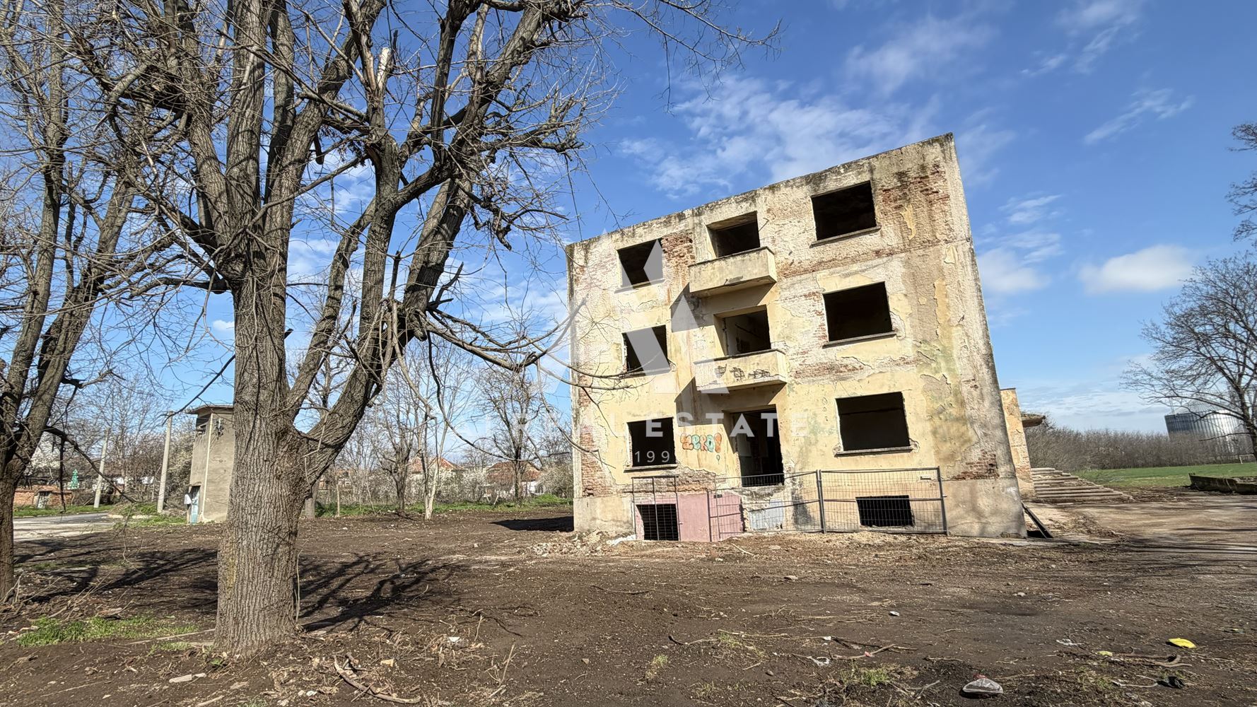 Инвестиционен имот в гр. Долна Митрополия, ул. „Заводска“ ! - 0