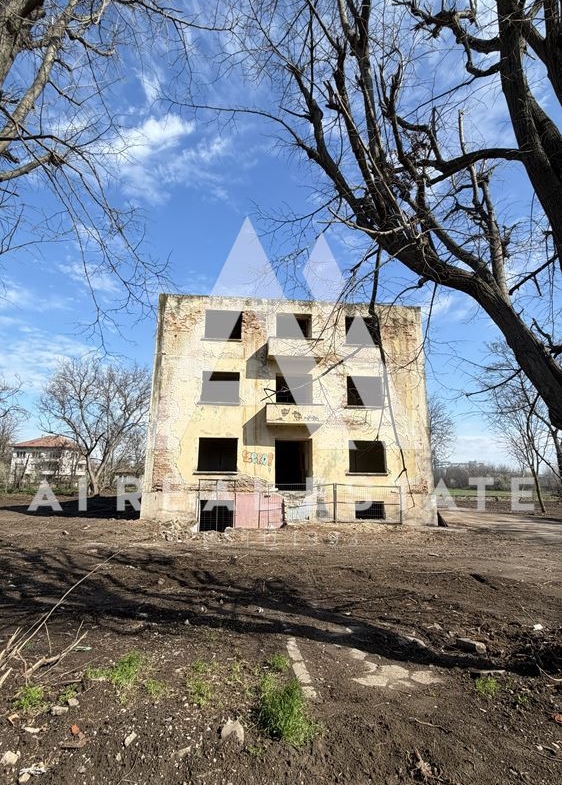 Инвестиционен имот в гр. Долна Митрополия, ул. „Заводска“ ! - 0