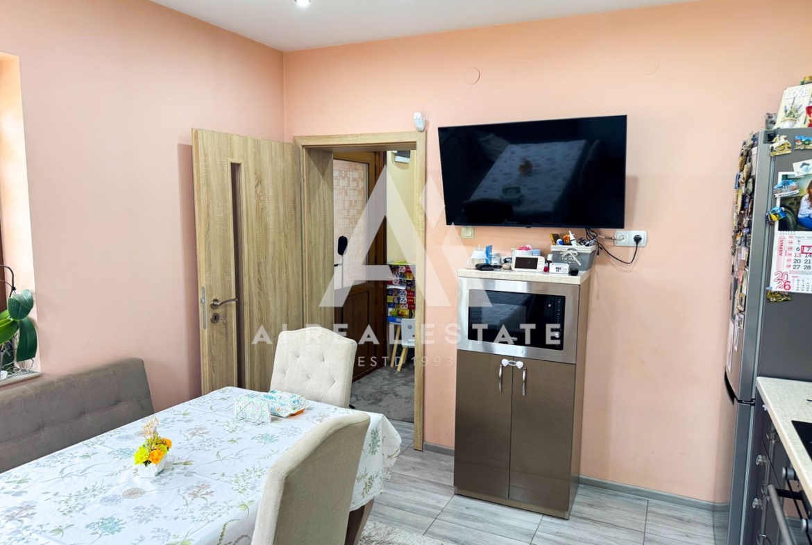 Къща в с.Ясен с хидрофор,канализация и собствено електричество - 0