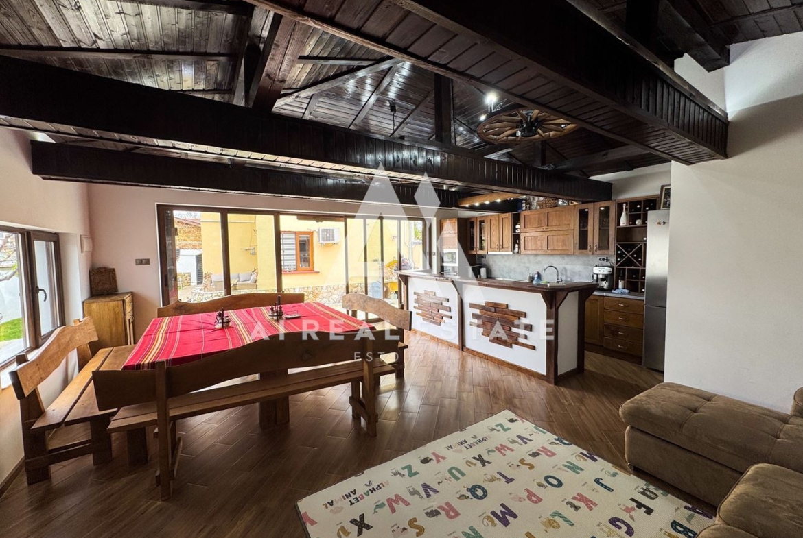 Къща в с.Ясен с хидрофор,канализация и собствено електричество - 0