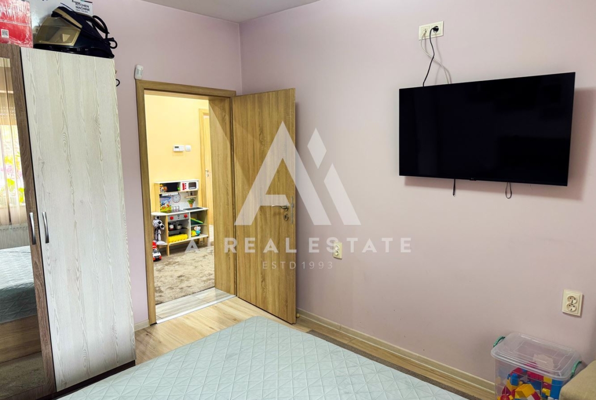 Къща в с.Ясен с хидрофор,канализация и собствено електричество - 0