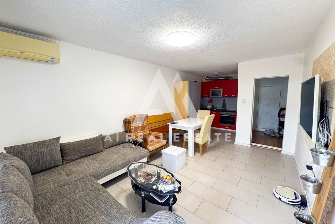 Двустаен саниран апартамент в Дружба 1 - 0