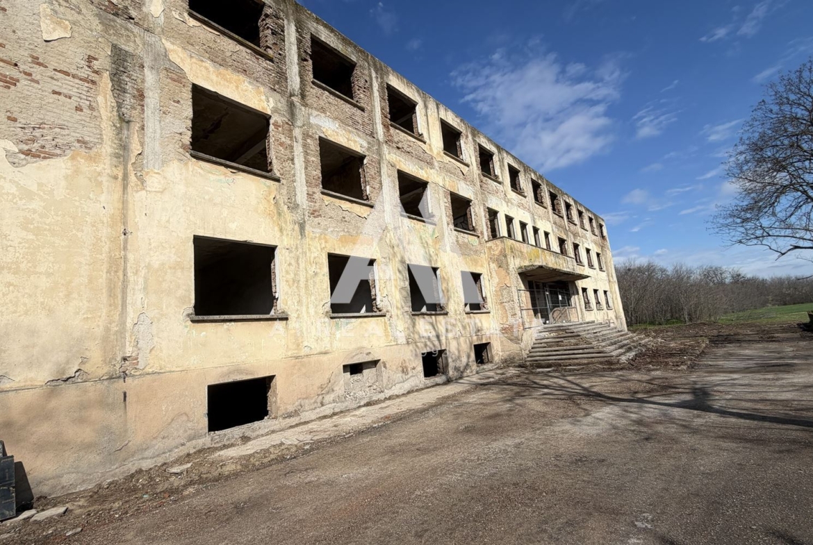 Инвестиционен имот в гр. Долна Митрополия, ул. „Заводска“ ! - 0