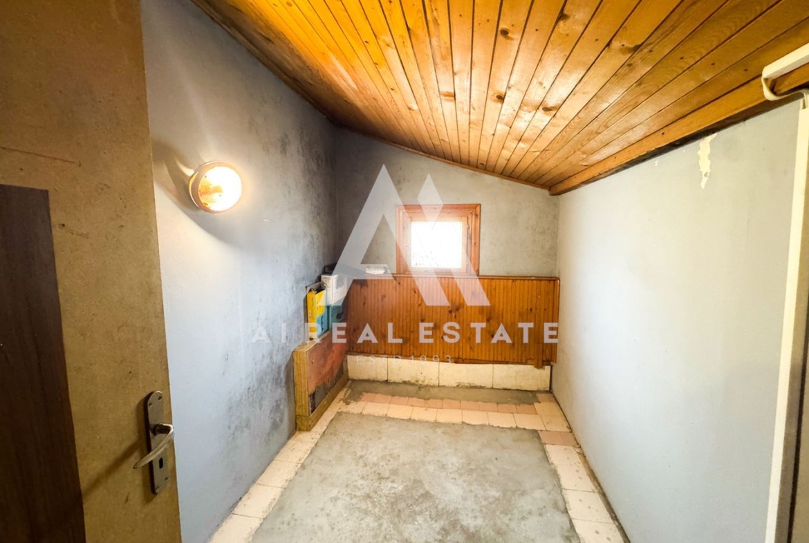 Къща в с.Ясен с хидрофор,канализация и собствено електричество - 0