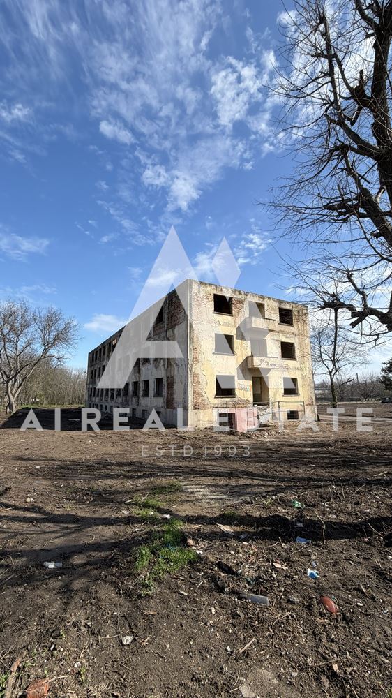 Инвестиционен имот в гр. Долна Митрополия, ул. „Заводска“ ! - 0