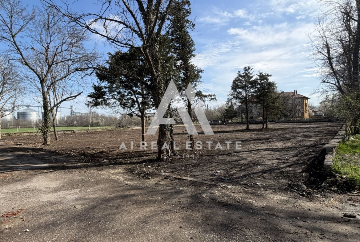 Парцел за жилищно строителство с ПУП и комуникации в гр. Долна Митрополия ! - 0