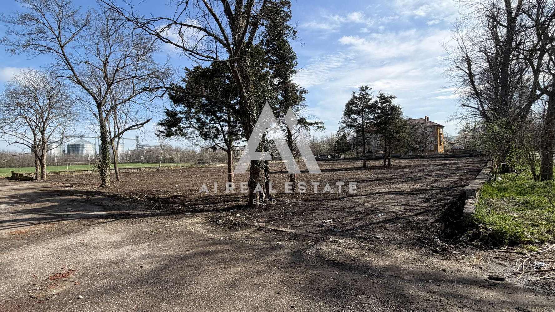 Парцел за жилищно строителство с ПУП и комуникации в гр. Долна Митрополия ! - 0