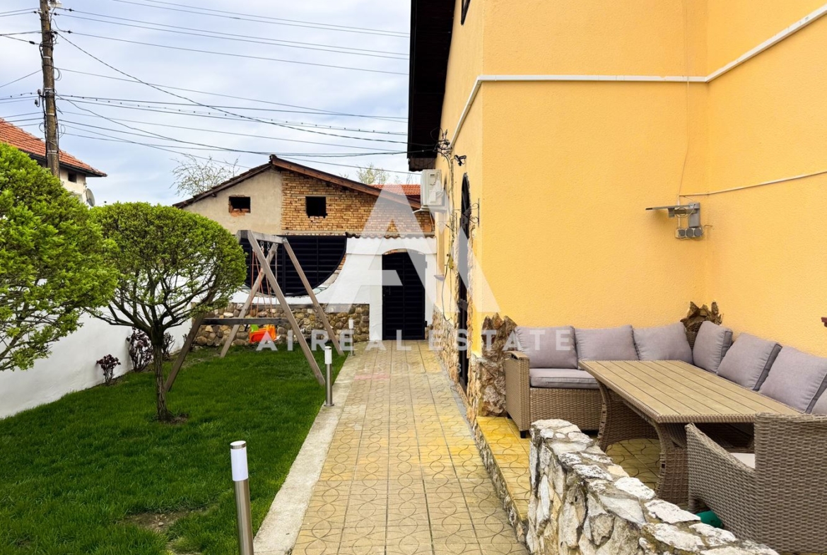 Къща в с.Ясен с хидрофор,канализация и собствено електричество - 0