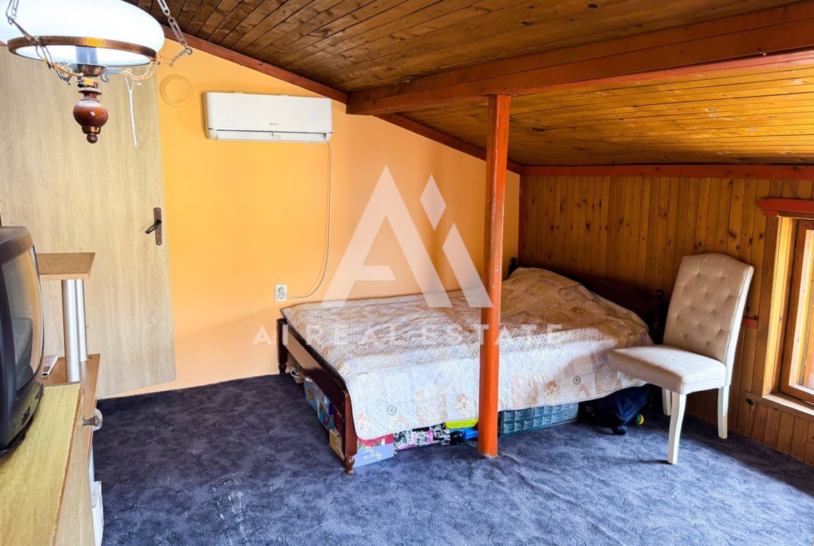 Къща в с.Ясен с хидрофор,канализация и собствено електричество - 0