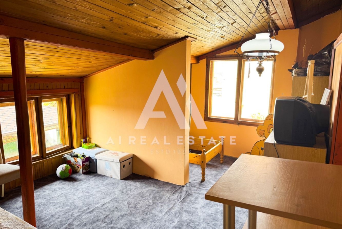 Къща в с.Ясен с хидрофор,канализация и собствено електричество - 0