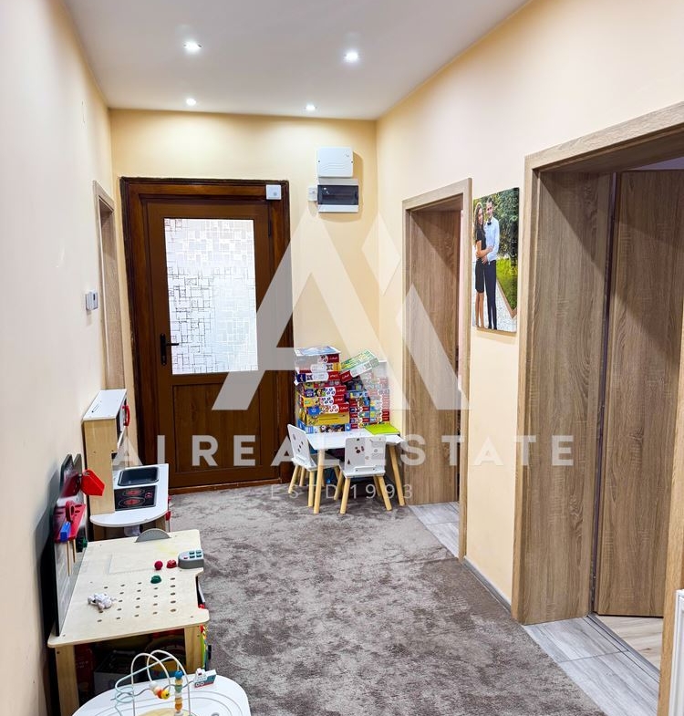 Къща в с.Ясен с хидрофор,канализация и собствено електричество - 0