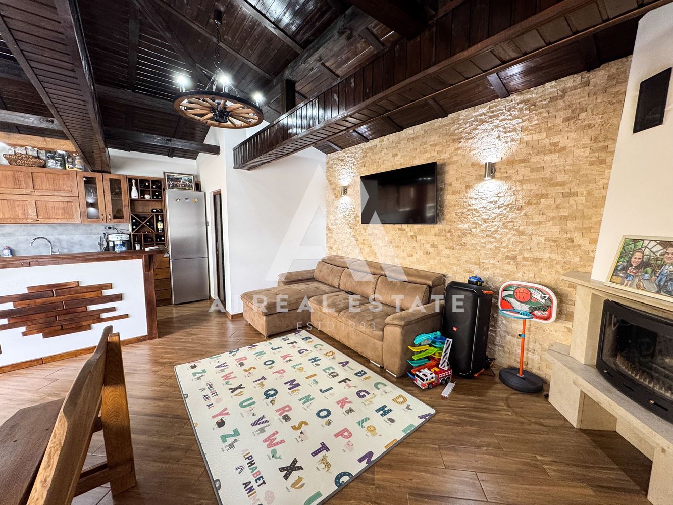 Къща в с.Ясен с хидрофор,канализация и собствено електричество-0 Къща в с.Ясен с хидрофор,канализация и собствено електричество - 0