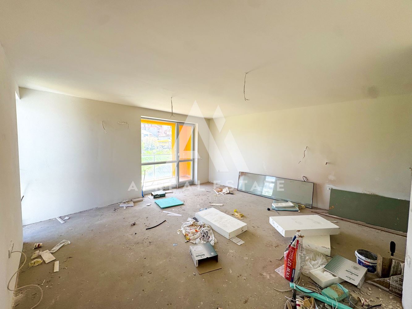 Двустаен апартамент с двор в затворен комплекс – ново строителство с Акт 16 - 0